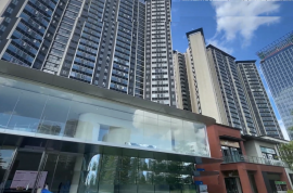珠海华润置地广场，首期5万(减)，香港银行按揭珠海融创云水观棠花园，首期5万(减)，现楼发售，香港银行按揭，最新价单