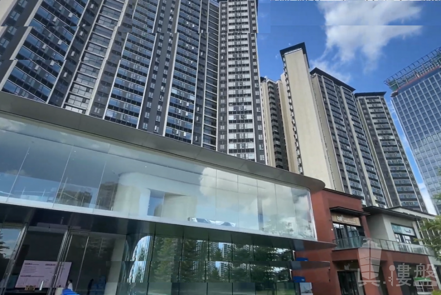珠海华润置地广场，首期5万(减)，香港银行按揭珠海融创云水观棠花园，首期5万(减)，现楼发售，香港银行按揭，最新价单