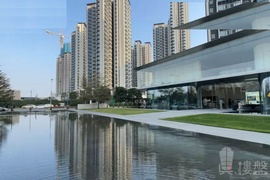 珠海华润置地广场，首期5万(减)，香港银行按揭珠海融创云水观棠花园，首期5万(减)，现楼发售，香港银行按揭，最新价单