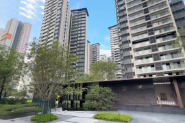 珠海华润置地广场，首期5万(减)，香港银行按揭珠海融创云水观棠花园，首期5万(减)，现楼发售，香港银行按揭，最新价单